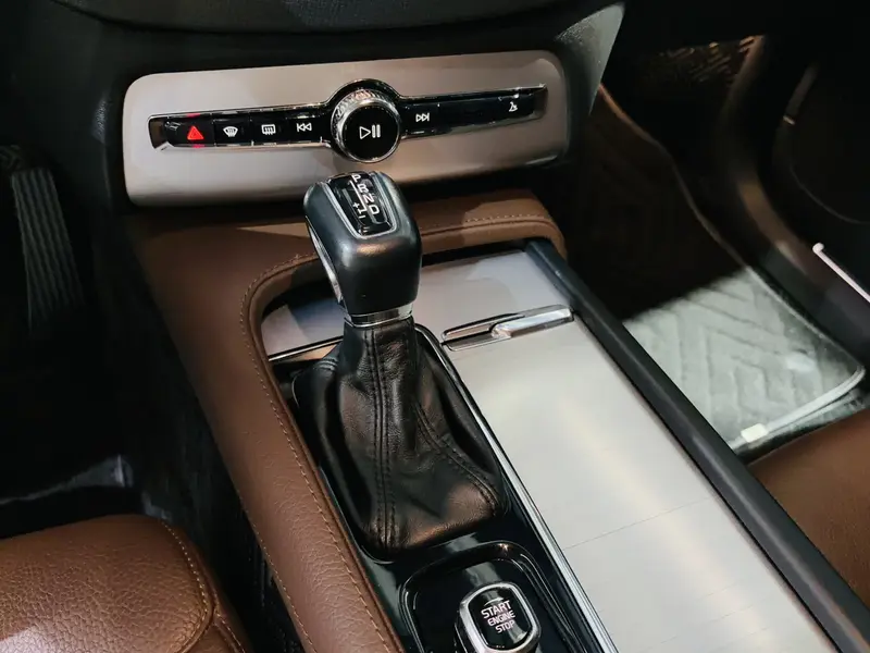 Volvo XC90 — фото 10