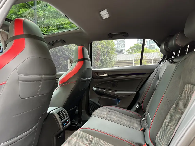 Volkswagen Golf GTI — фото 11