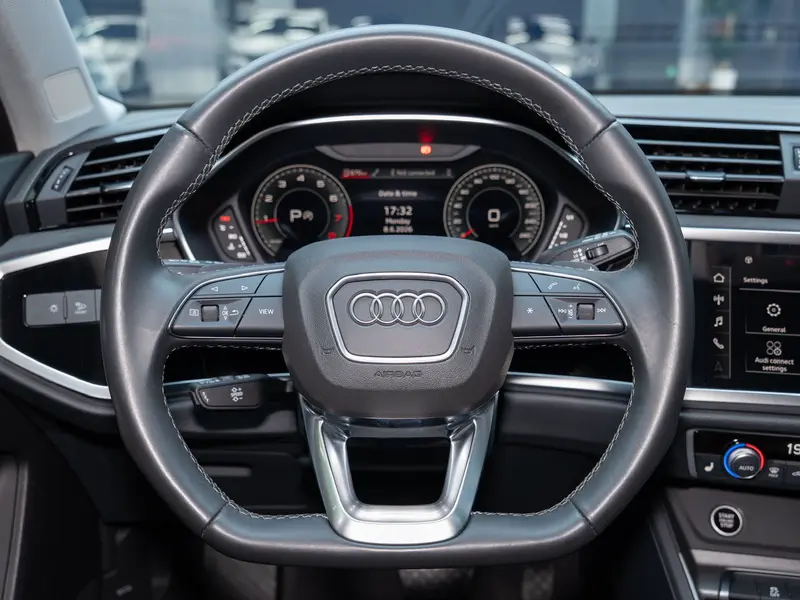 Audi Q3 — фото 11