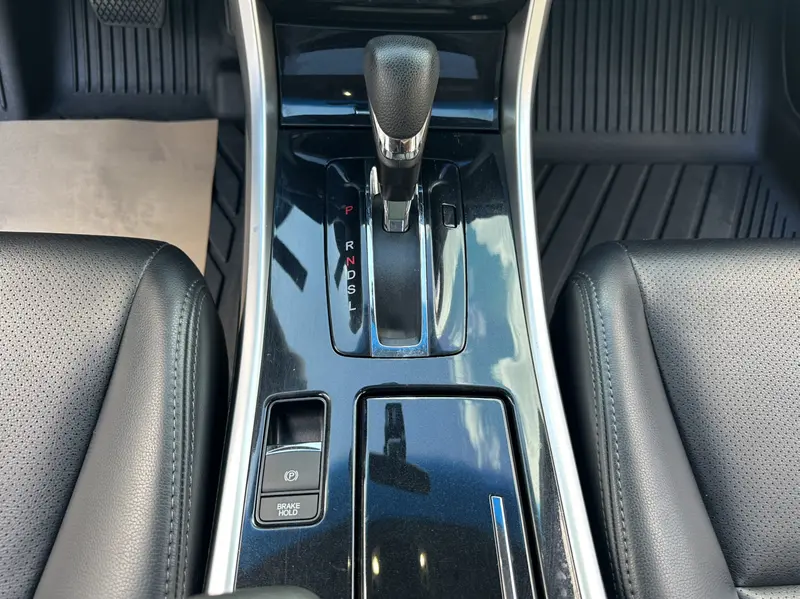 Honda Accord — фото 10