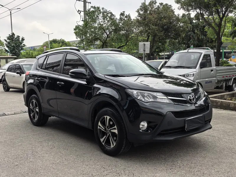 Toyota RAV4 — фото 3