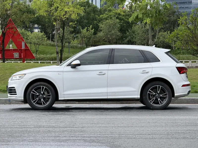 Audi Q5L 40 TFSI стиль — фото 4