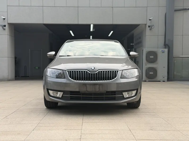Skoda Octavia — фото 2