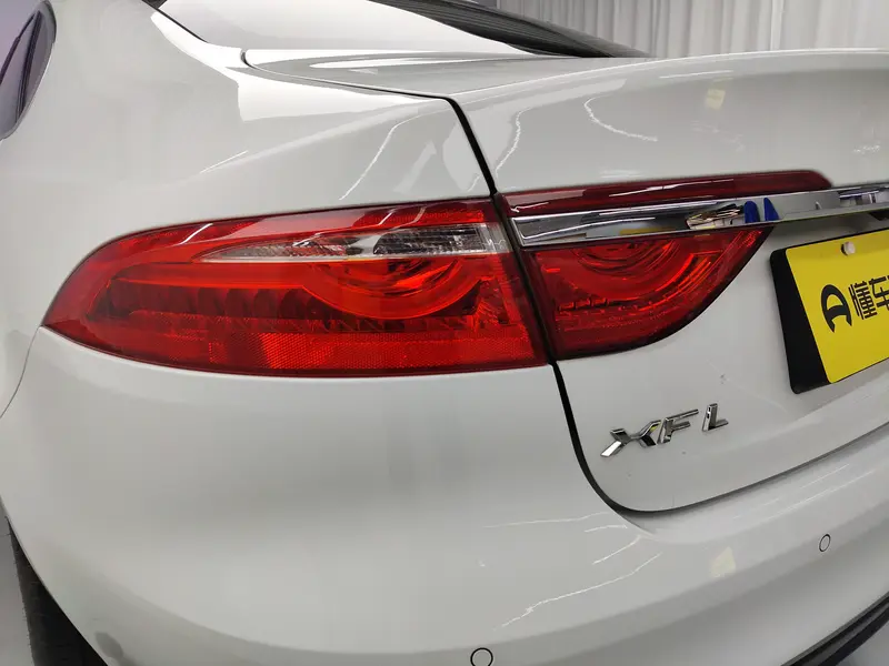 Jaguar XFL — фото 10