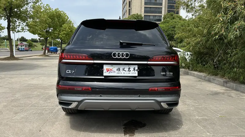 Audi Q7 — фото 5