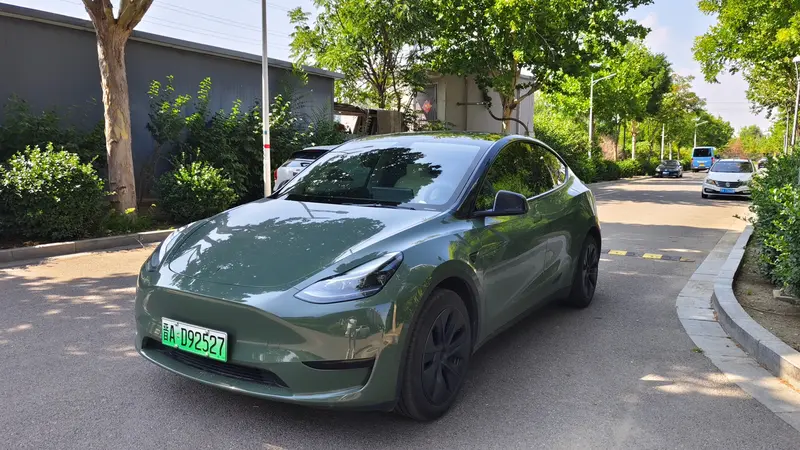 Tesla Model Y — фото 1