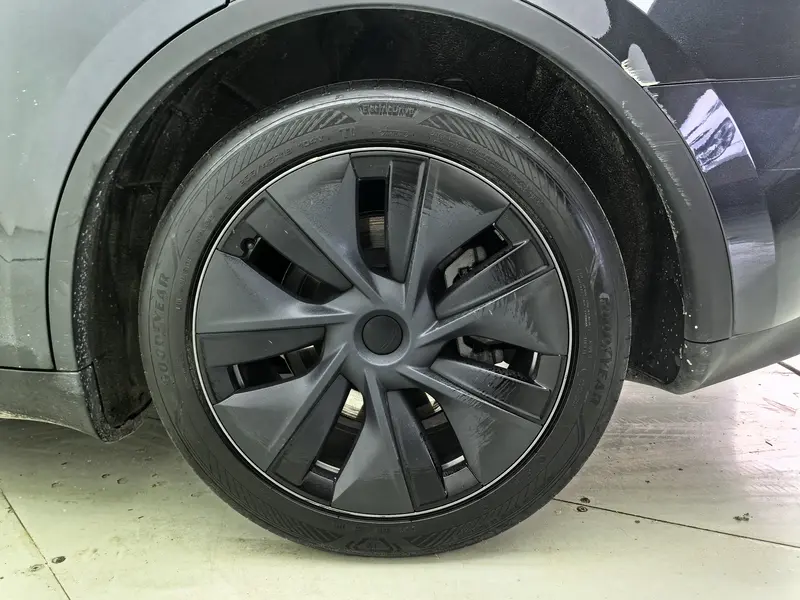 Tesla Model Y — фото 11