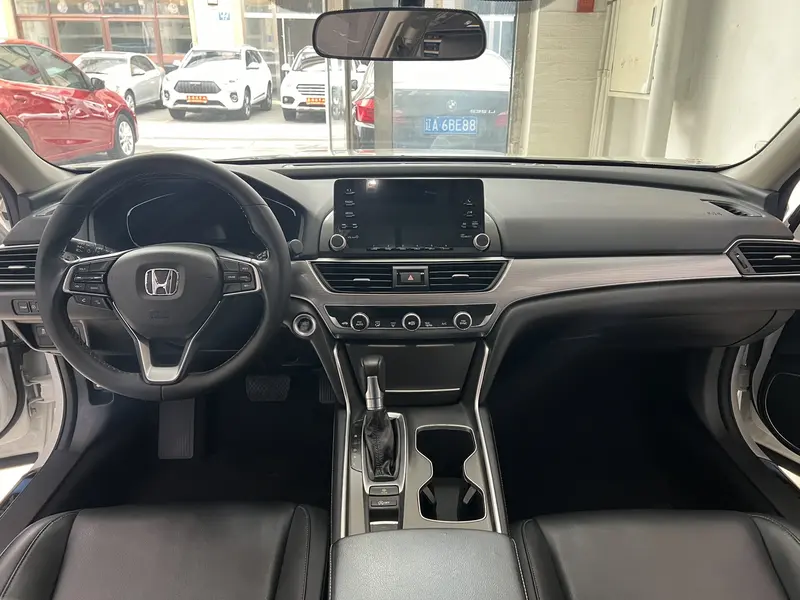 Honda Accord — фото 6