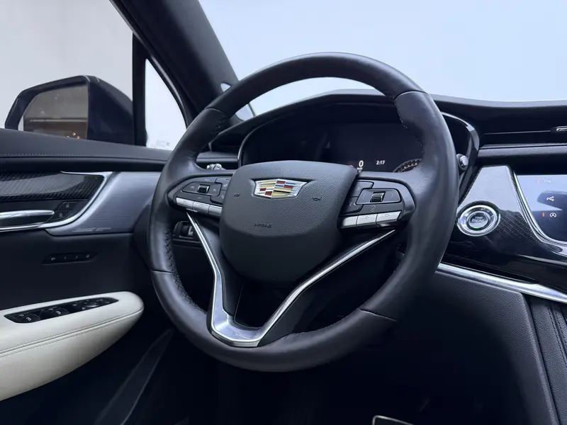 Cadillac XT6 — фото 16