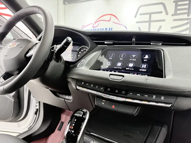 Cadillac XT4 — фото 7