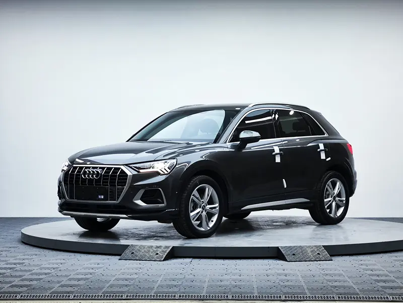 Audi Q3 — фото 1