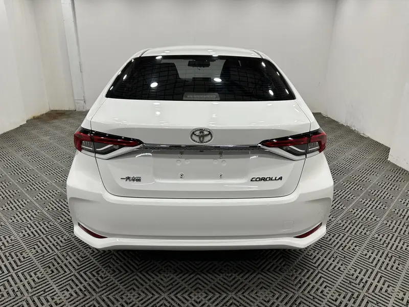 Toyota Corolla — фото 5
