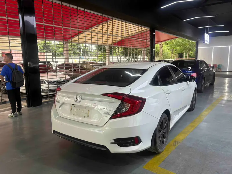 Honda Civic — фото 6