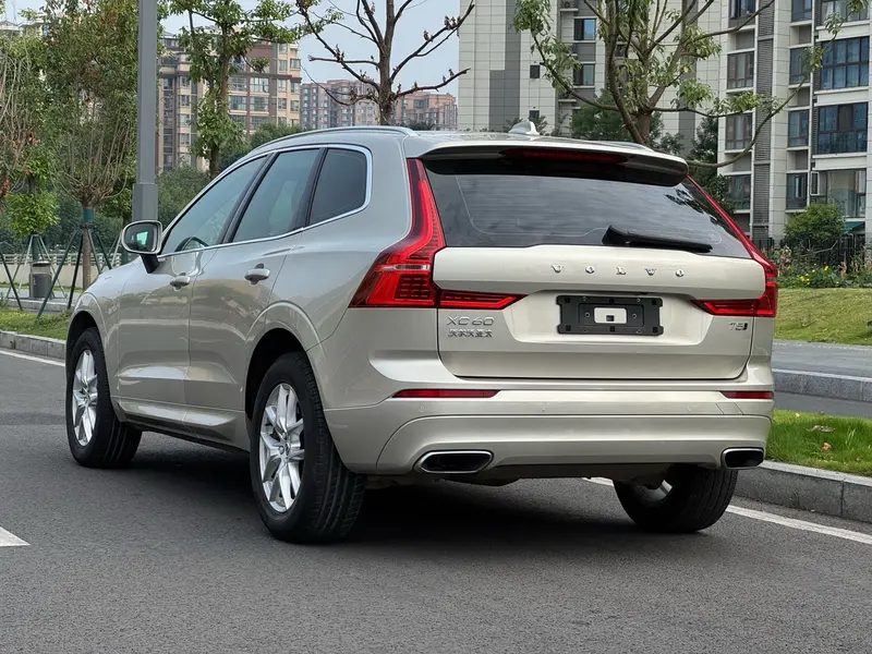 Volvo XC60 — фото 5