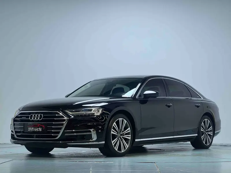 Audi A8 — фото 1