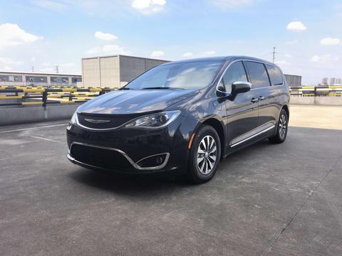 Chrysler Pacifica PHEV (Import), 2019 год