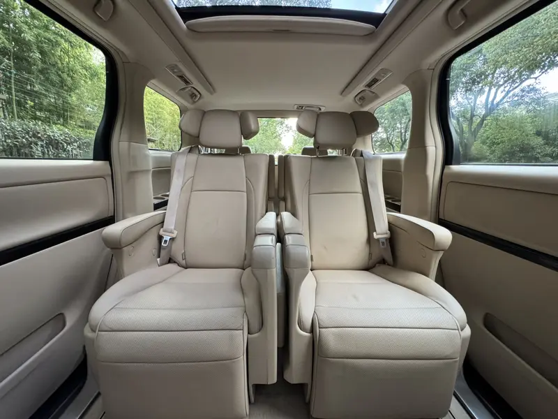 Toyota Alphard — фото 12