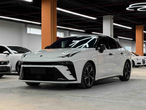 Lynk & Co 03
