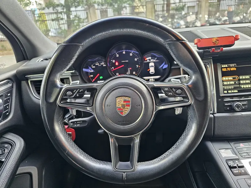 Porsche Macan 2.0 T — фото 10