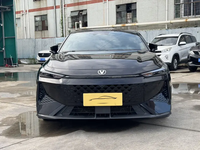 Changan UNI-V 1.5 T Premium — фото 2