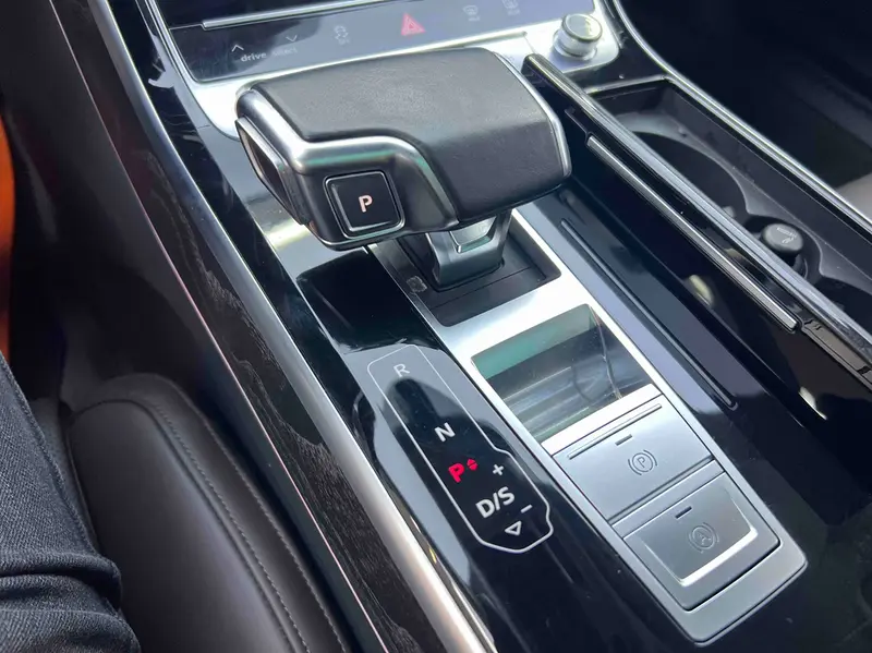 Audi A8 — фото 11