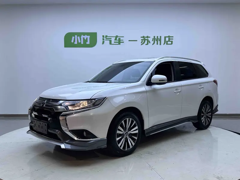 Mitsubishi Outlander — фото 1
