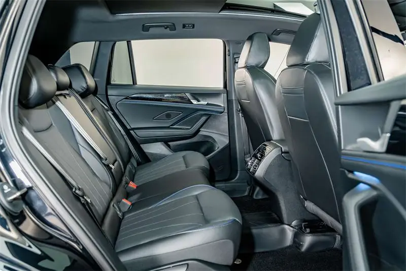 Volkswagen Tiguan L — фото 10