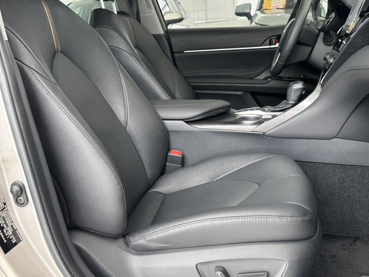 Toyota Camry: фотография 13 из 27