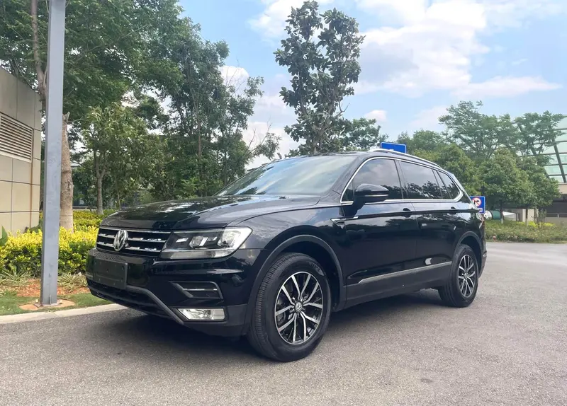 Volkswagen Tiguan L — фото 1