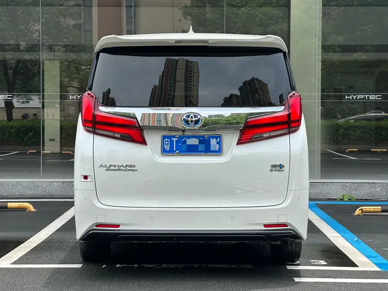 Toyota Alphard — фото 5