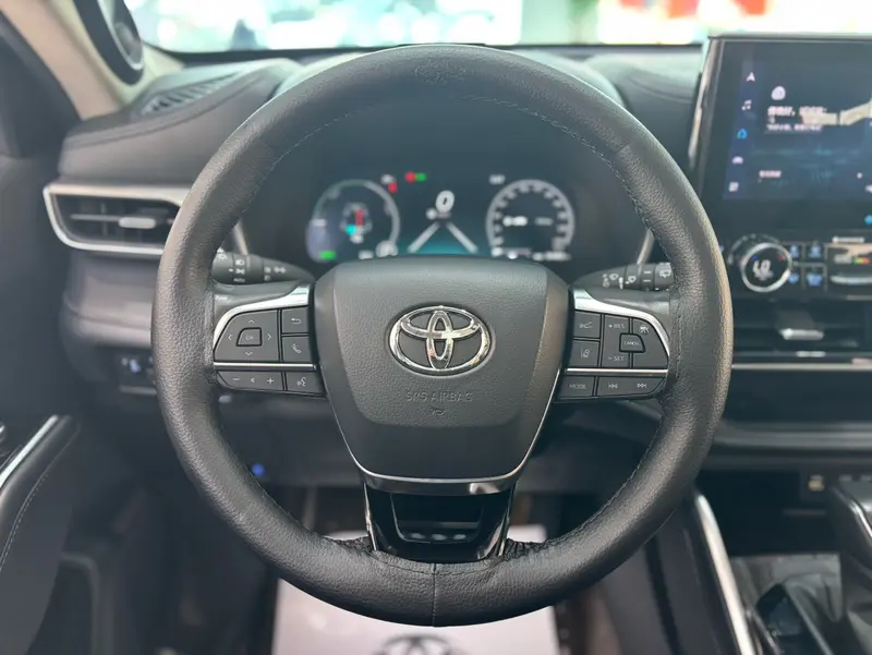 Toyota Highlander — фото 10