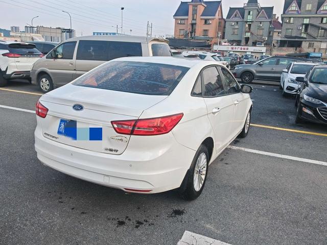 Ford Escort 2015 1.5L AT Comfort