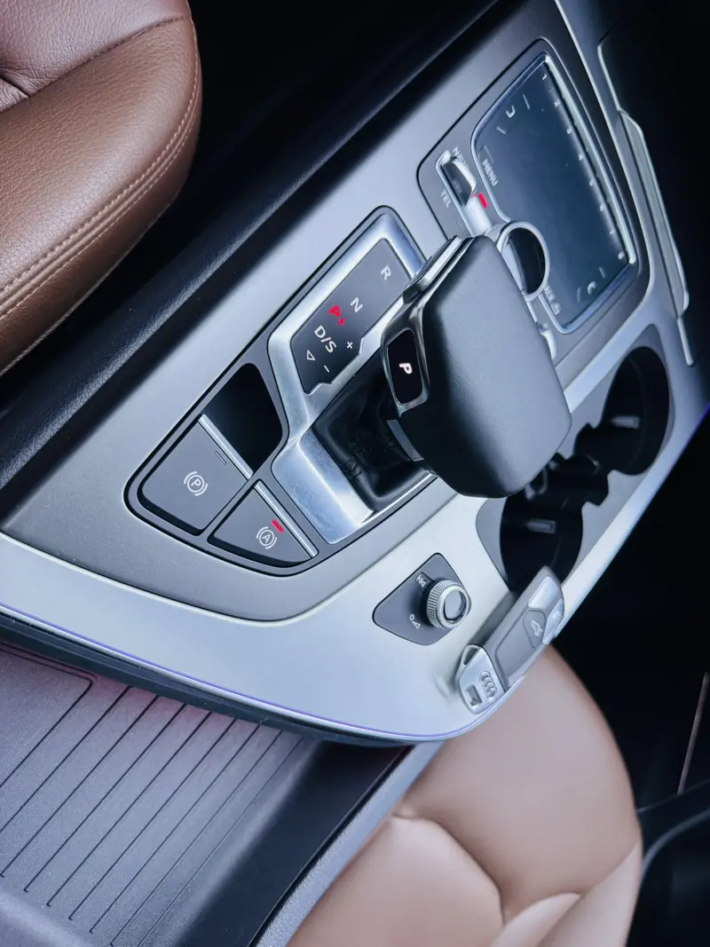 Audi Q7 — фото 10