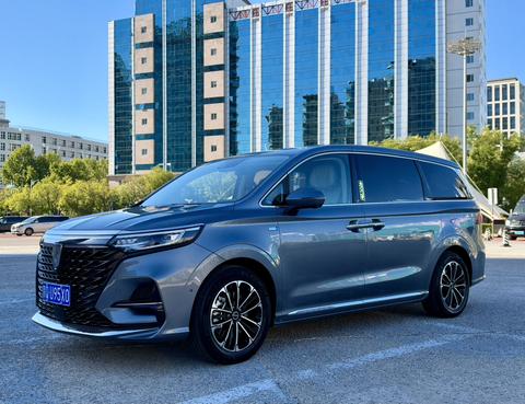 Roewe iMAX8