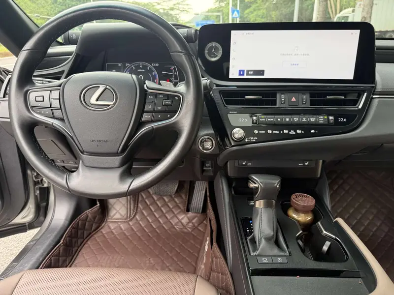 Lexus ES — фото 10