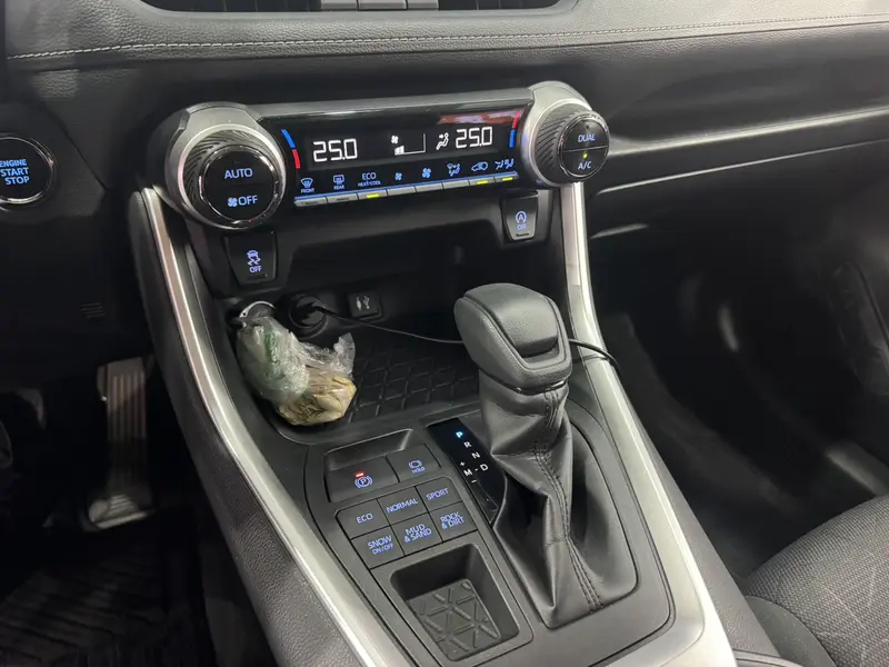 Toyota RAV4 — фото 15