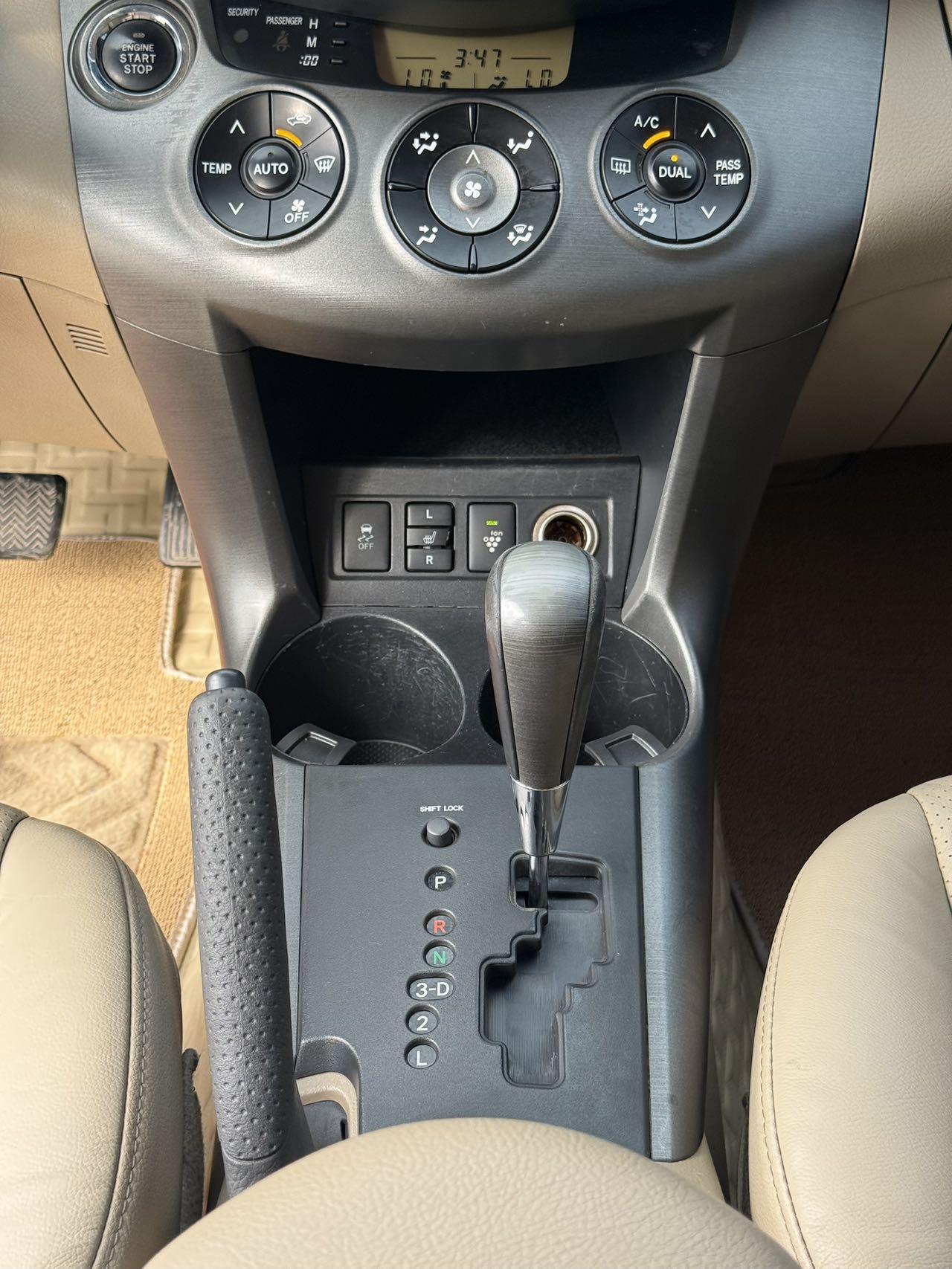 Toyota RAV4 2012 2.4L AT Luxury
