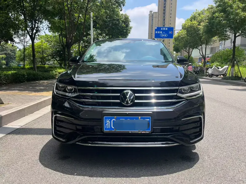 Volkswagen Tiguan L — фото 2