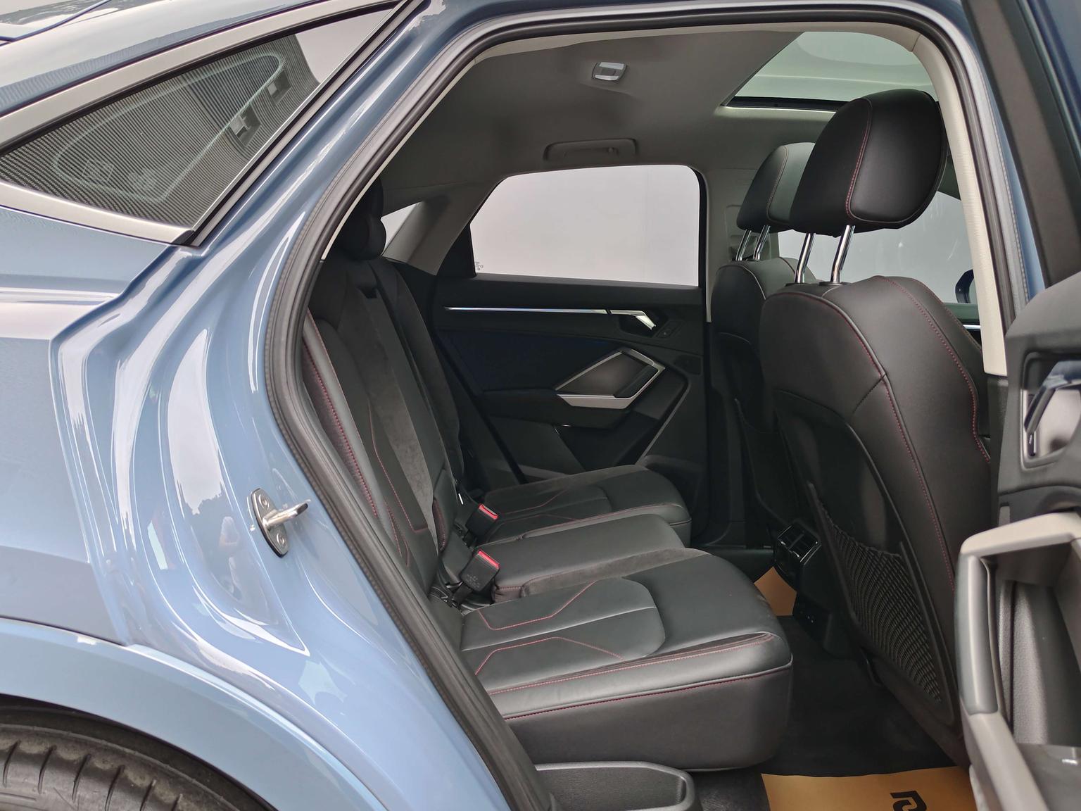 Audi Q3 Sportback: фотография 13 из 22