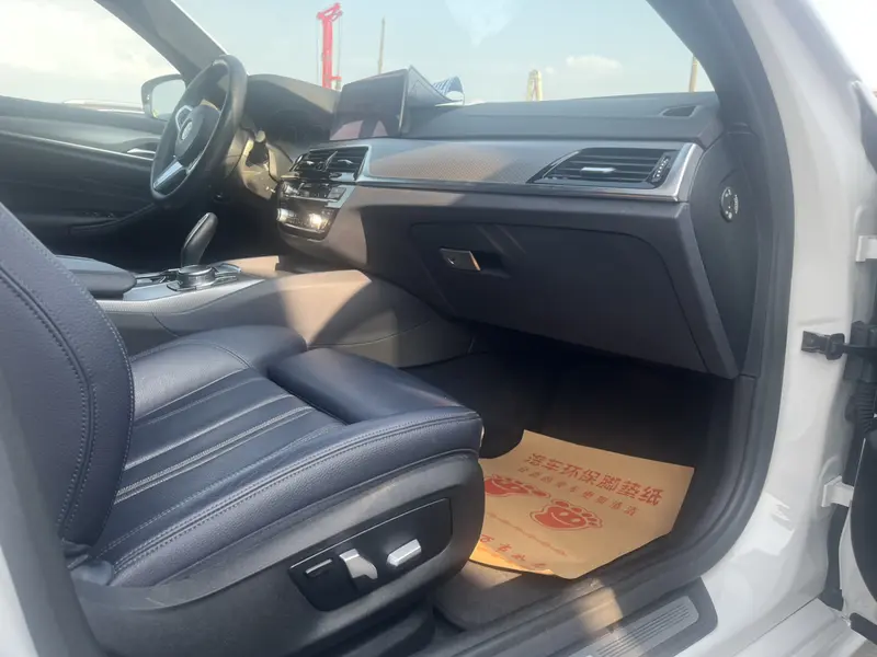 BMW 5 Series — фото 13