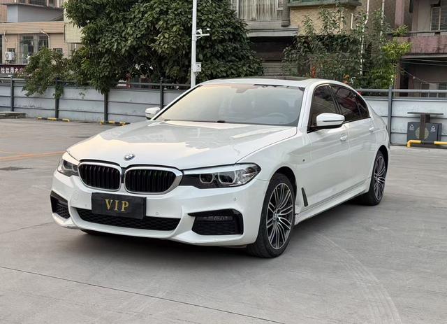 BMW 5 Series - фото 1