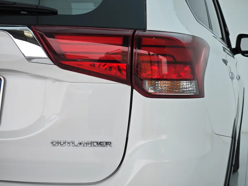 Mitsubishi Outlander — фото 9