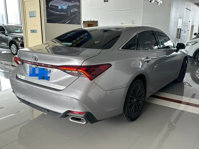 Toyota Avalon 2.0 L XLE Premium Plus — фото 6