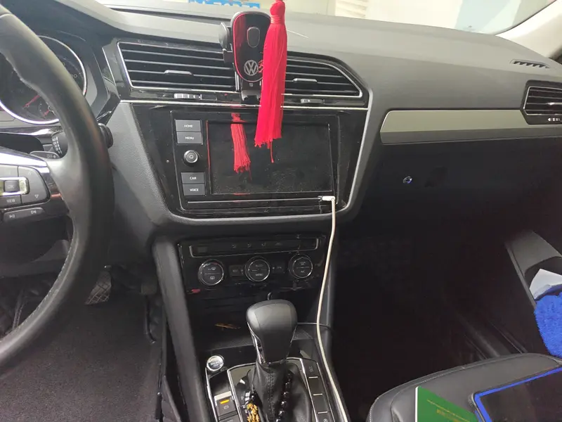 Volkswagen Tiguan L 330 TSI AT 2 WDComfort VI — фото 12