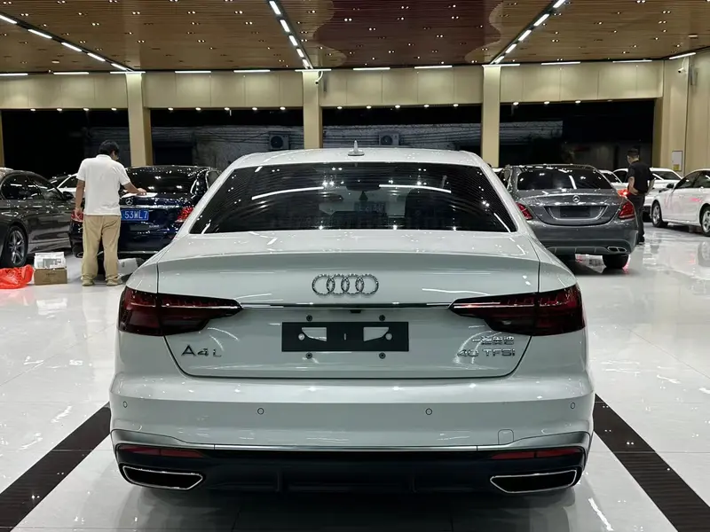 Audi A4L — фото 5