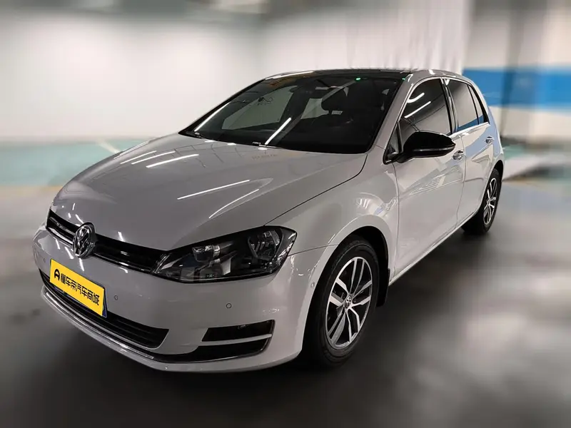 Volkswagen Golf 230 TSI AT