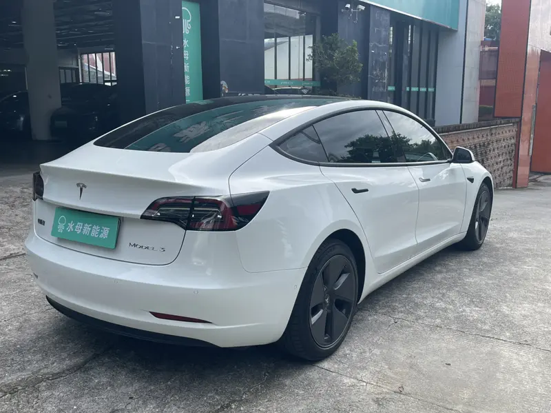 Tesla Model 3 — фото 7