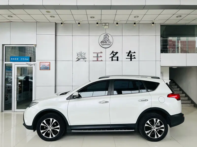 Toyota RAV4 — фото 4
