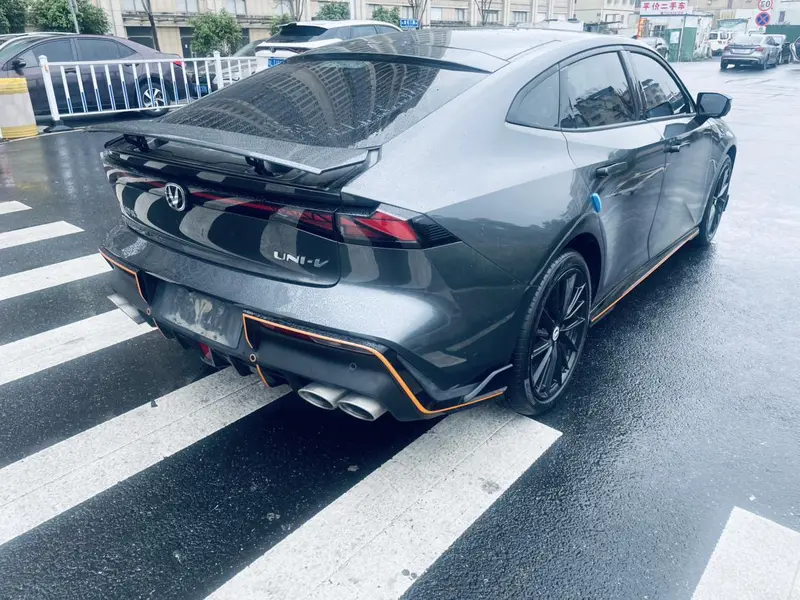 Changan UNI-V 1.5 T Sport — фото 5