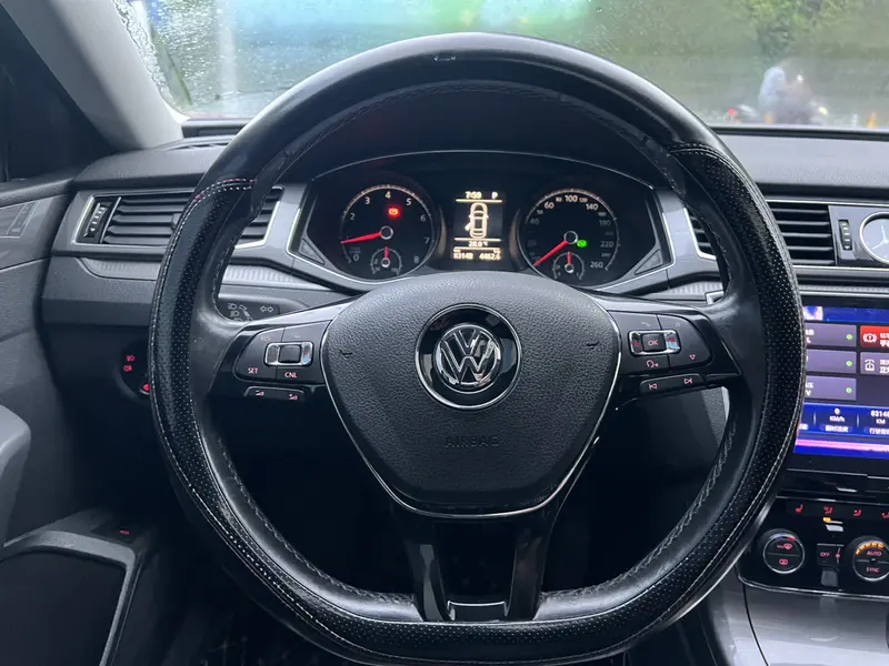 Volkswagen Passat — фото 11